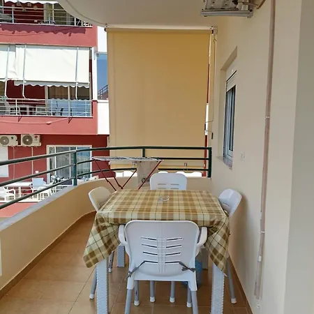Seafront One Bedroom Apartment! Free Parking &Wifi