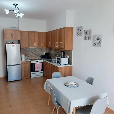 Daire One Bedroom Beachfront Retreat! Comfortable Stay!