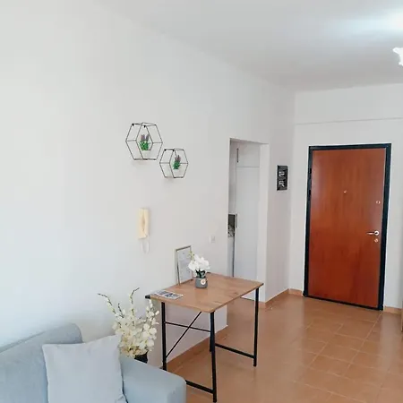 One Bedroom Beachfront Retreat! Comfortable Stay! * Sarandë