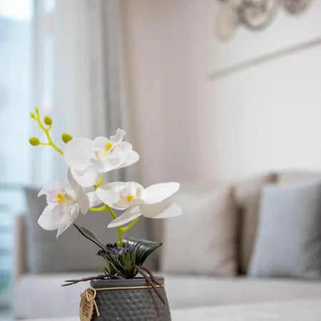 Seafront One Bedroom Apartment! Free Parking &wifi Sarandë