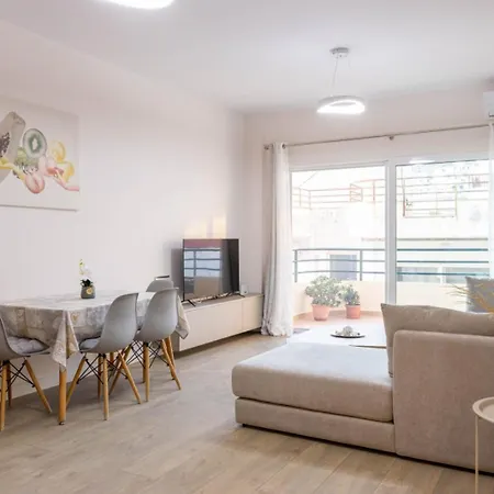 Seafront One Bedroom Apartment! Free Parking &wifi Apartment
