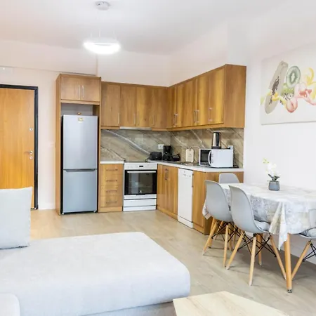 Seafront One Bedroom Apartment! Free Parking &wifi Appartamento Sarandë