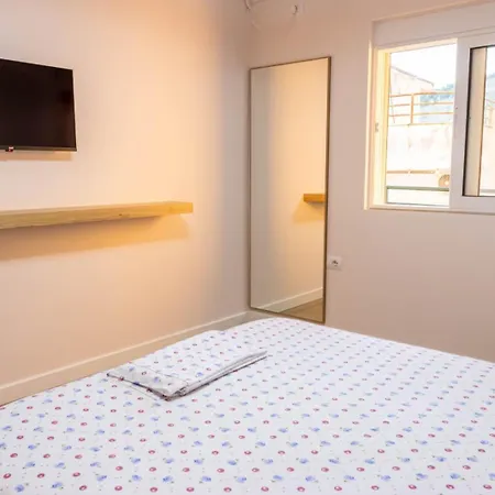 Apartment Seafront One Bedroom Apartment! Free Parking &wifi *